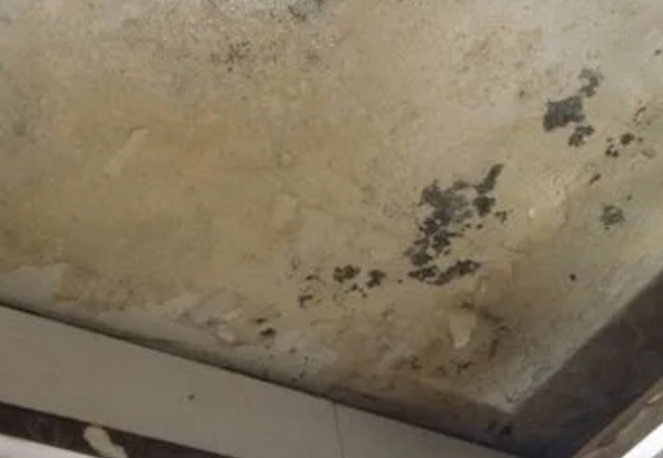 托克逊阳台漏水维修公司分享下托克逊卫生间渗水维修需要注意哪些问题。